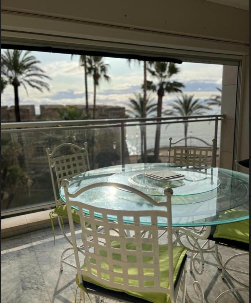 Vue Mer Et Remparts. Entre Vieille Ville Et Plages Antibes Exterior photo