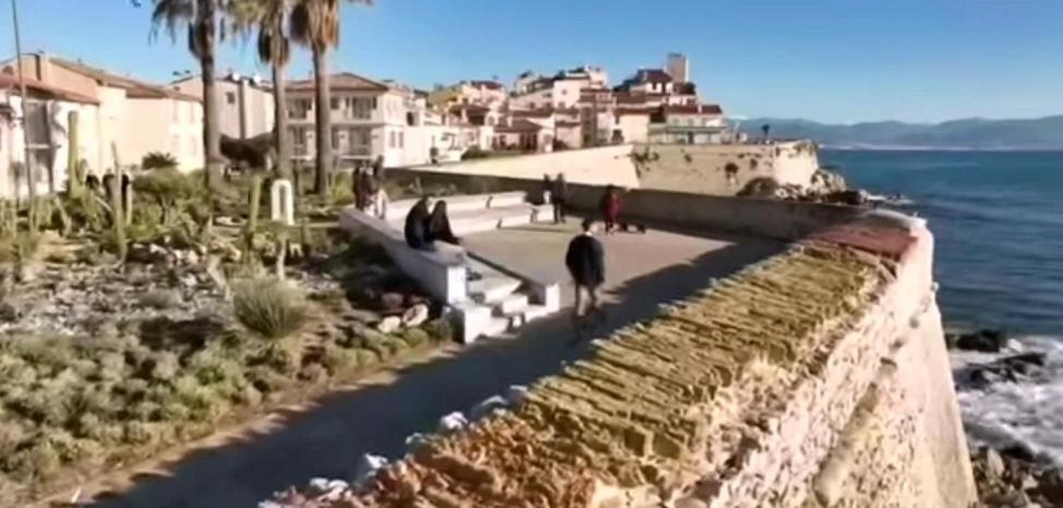 Vue Mer Et Remparts. Entre Vieille Ville Et Plages Antibes Exterior photo
