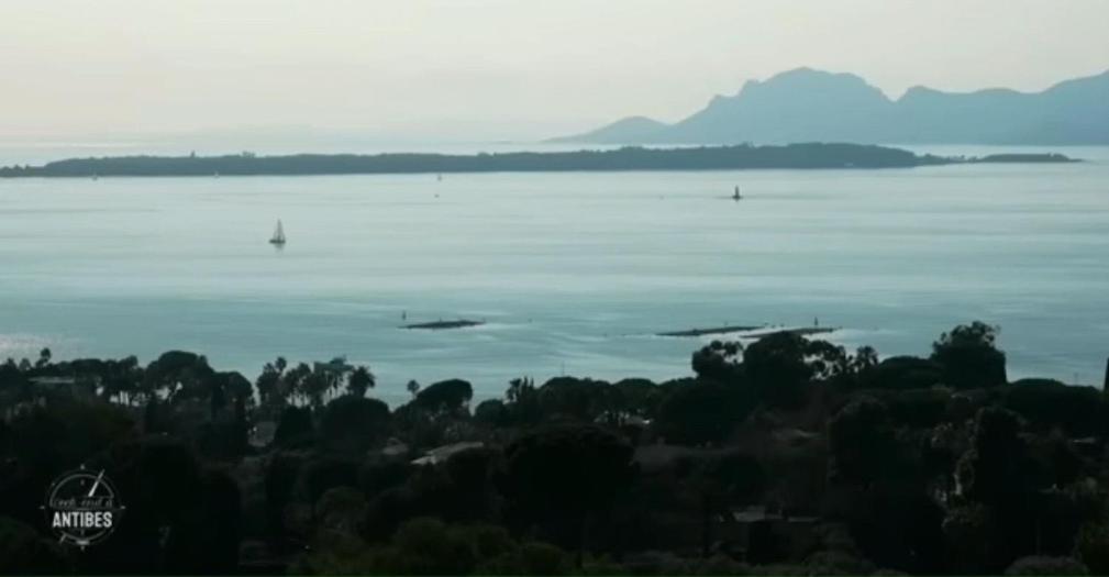Vue Mer Et Remparts. Entre Vieille Ville Et Plages Antibes Exterior photo